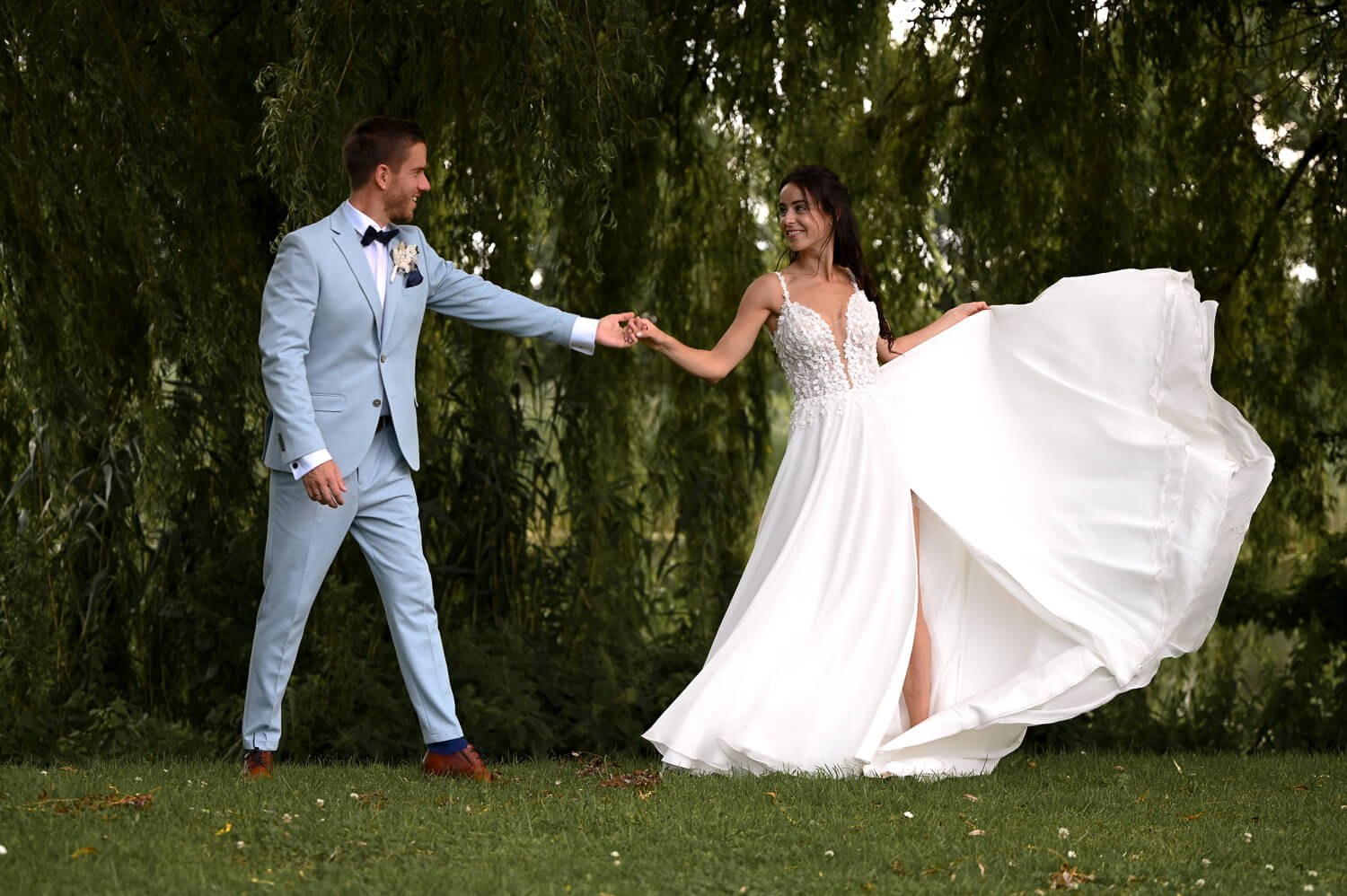 Ein tolles Brautpaar tanz bei einem Hochzeitsshooting in Rostock
