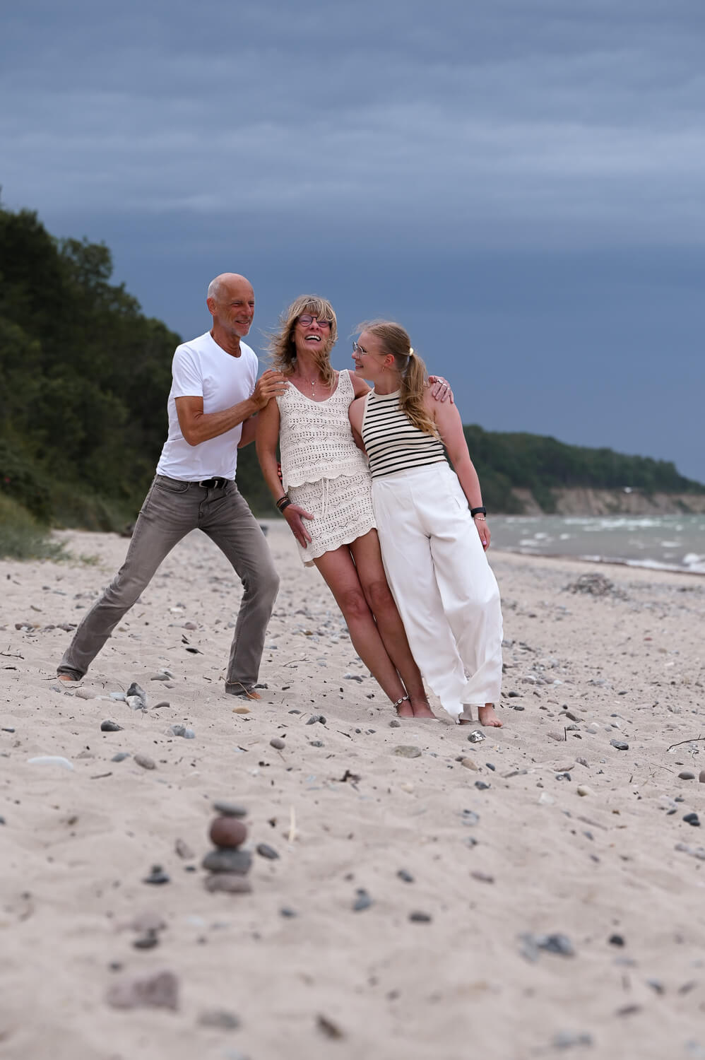 Eine Familie bei einem lustigen Familienshooting in Rostock und ganz MV